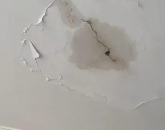 丹东阳台漏水维修公司分享下屋面防水工程质量问题原因分析
